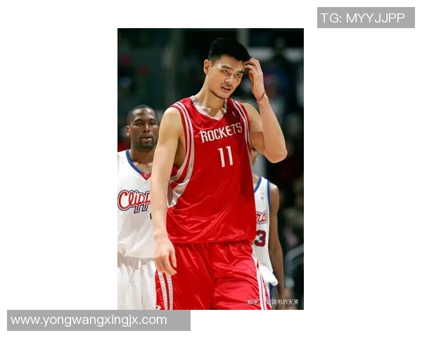 姚明侧面画展现篮球巨星的风采与力量的艺术之美