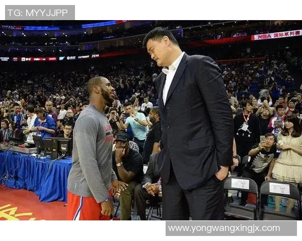 姚明施瓦辛格安检现场趣事揭秘两位巨星的幽默互动引发热议 姚明施瓦辛格安检现场趣事揭秘两位巨星的幽默互动引发热议