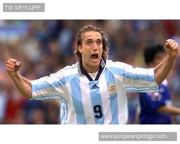 足球明星背后的故事与成就探秘：从青涩少年到世界巨星的成长之路